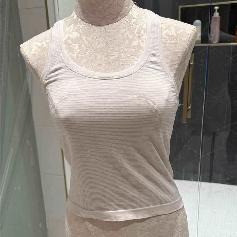 Lululemon swiftly white size 4